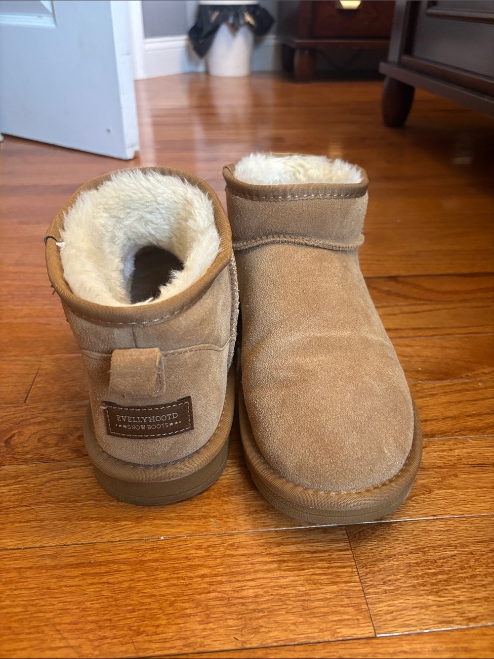 Women’s Tan Shearling-Lined Snow Boots